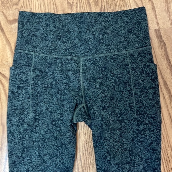 Athleta Salutation Stash Pocket II 7/8 Tight Green Leggings - Size Medium - Picture 3 of 7